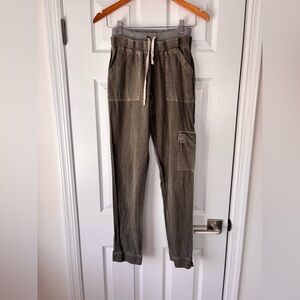 Splendid drawstring cargo jogger pants size small